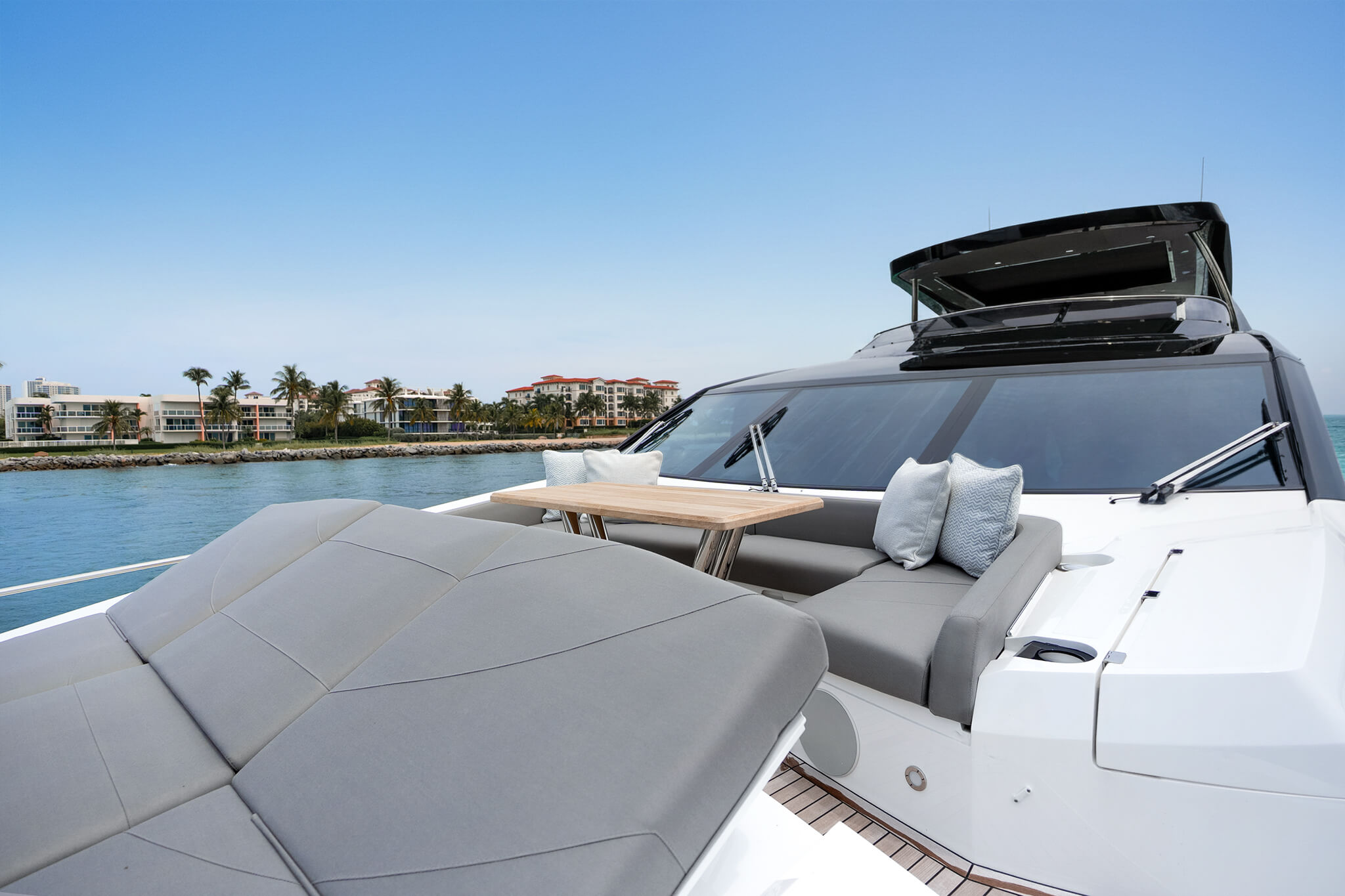 Yacht Photo 17