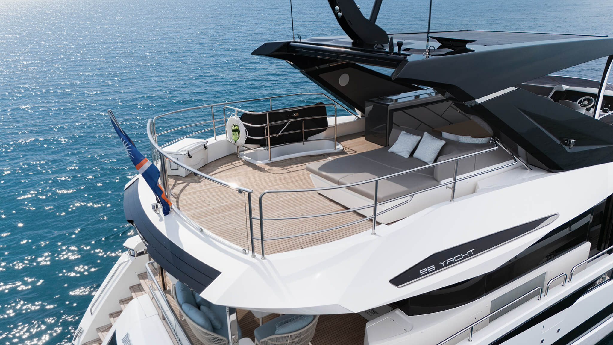 Yacht Photo 18