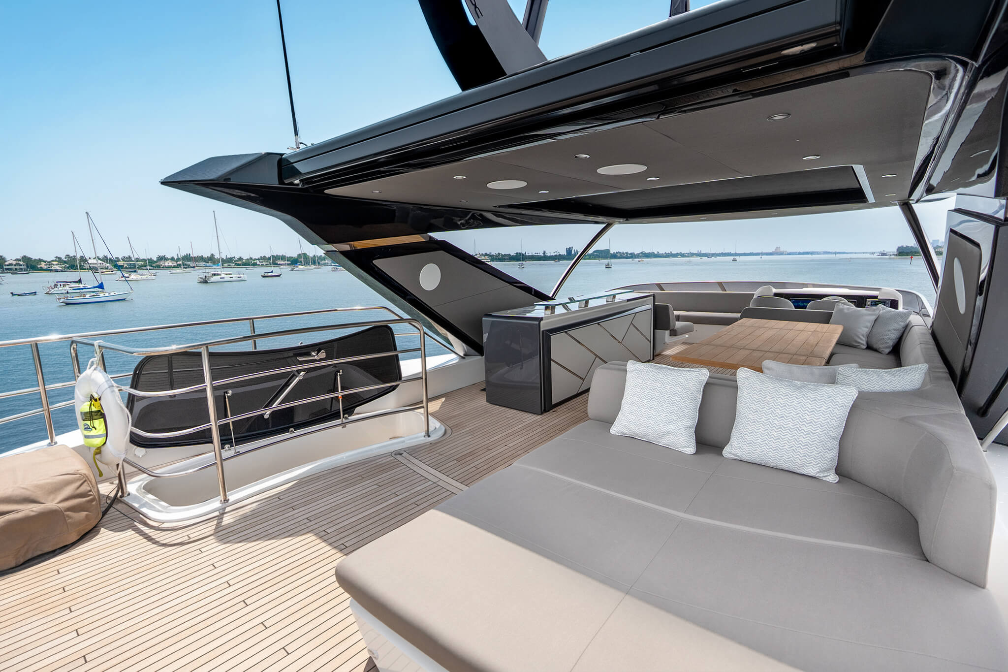 Yacht Photo 20