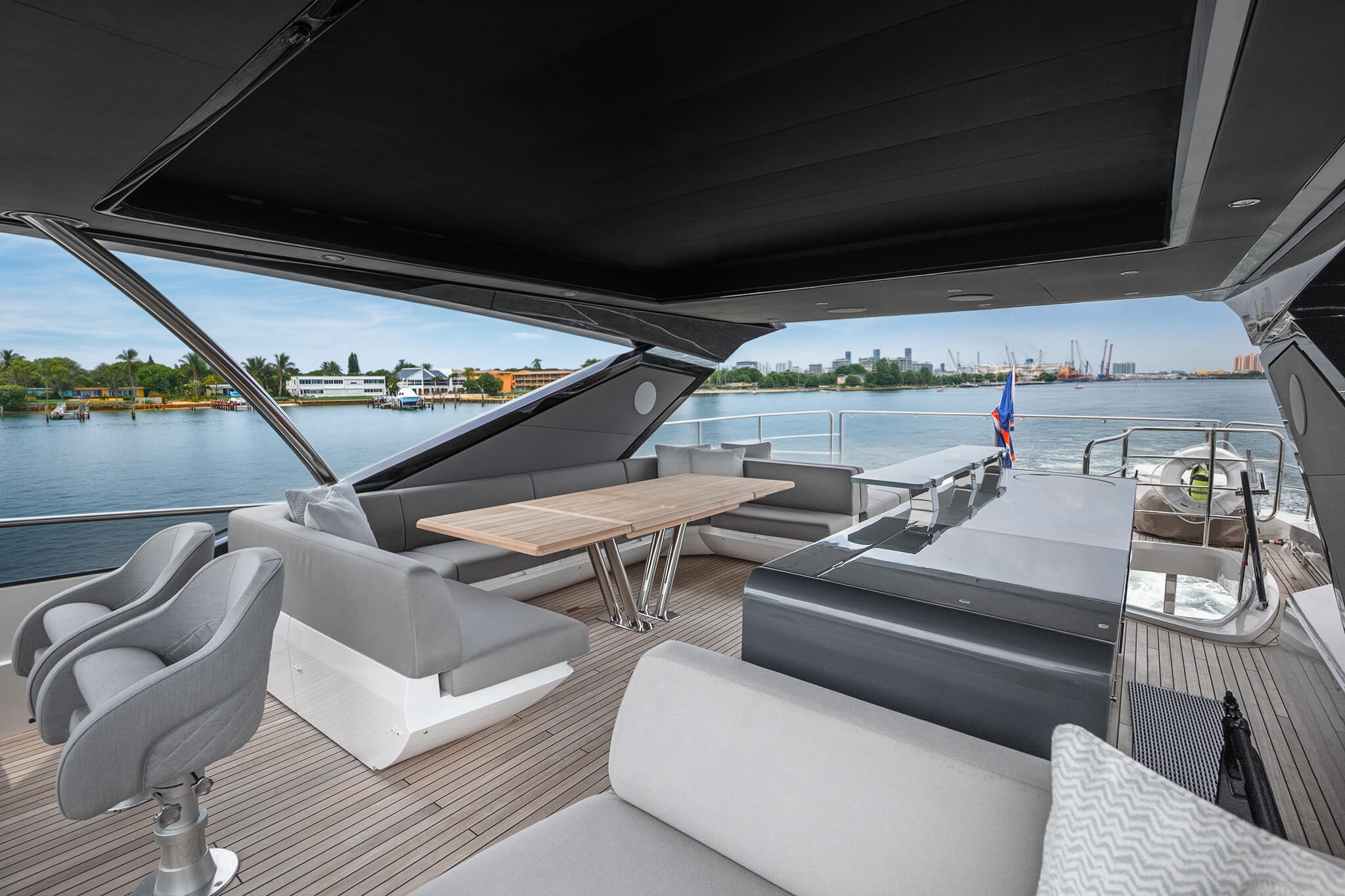 Yacht Photo 21