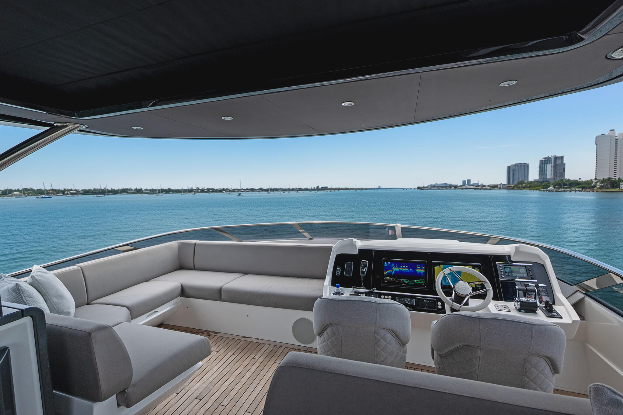 Yacht Photo 22