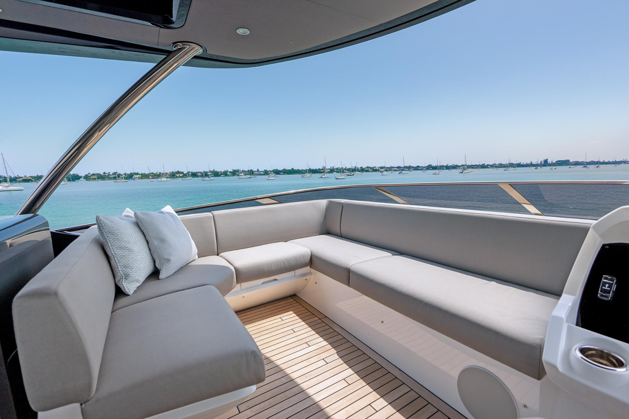 Yacht Photo 23