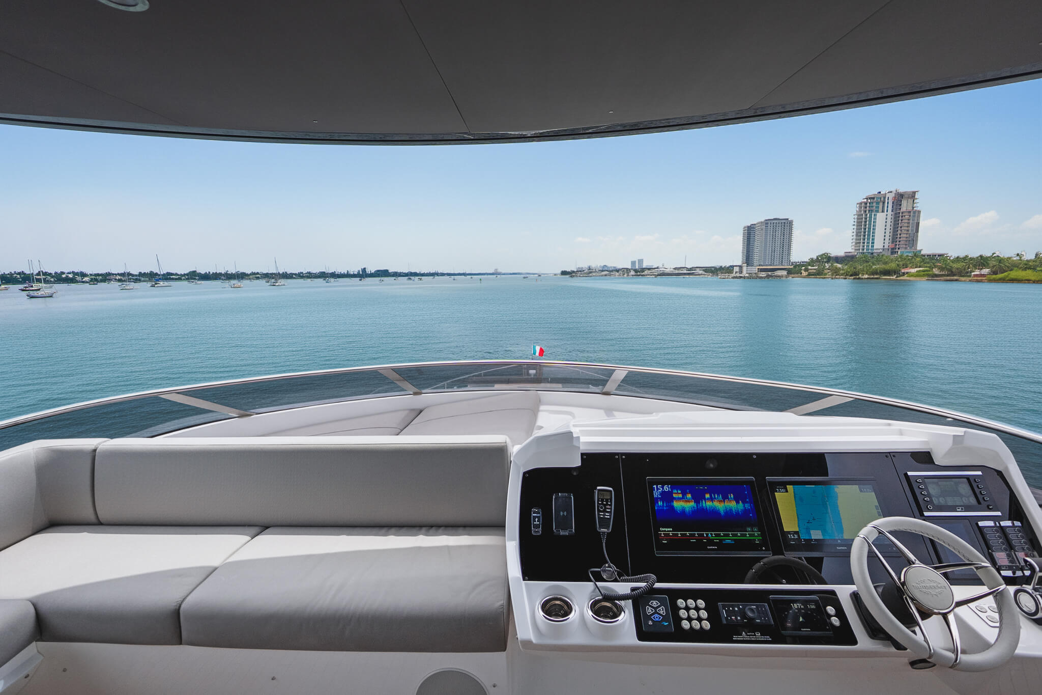 Yacht Photo 24