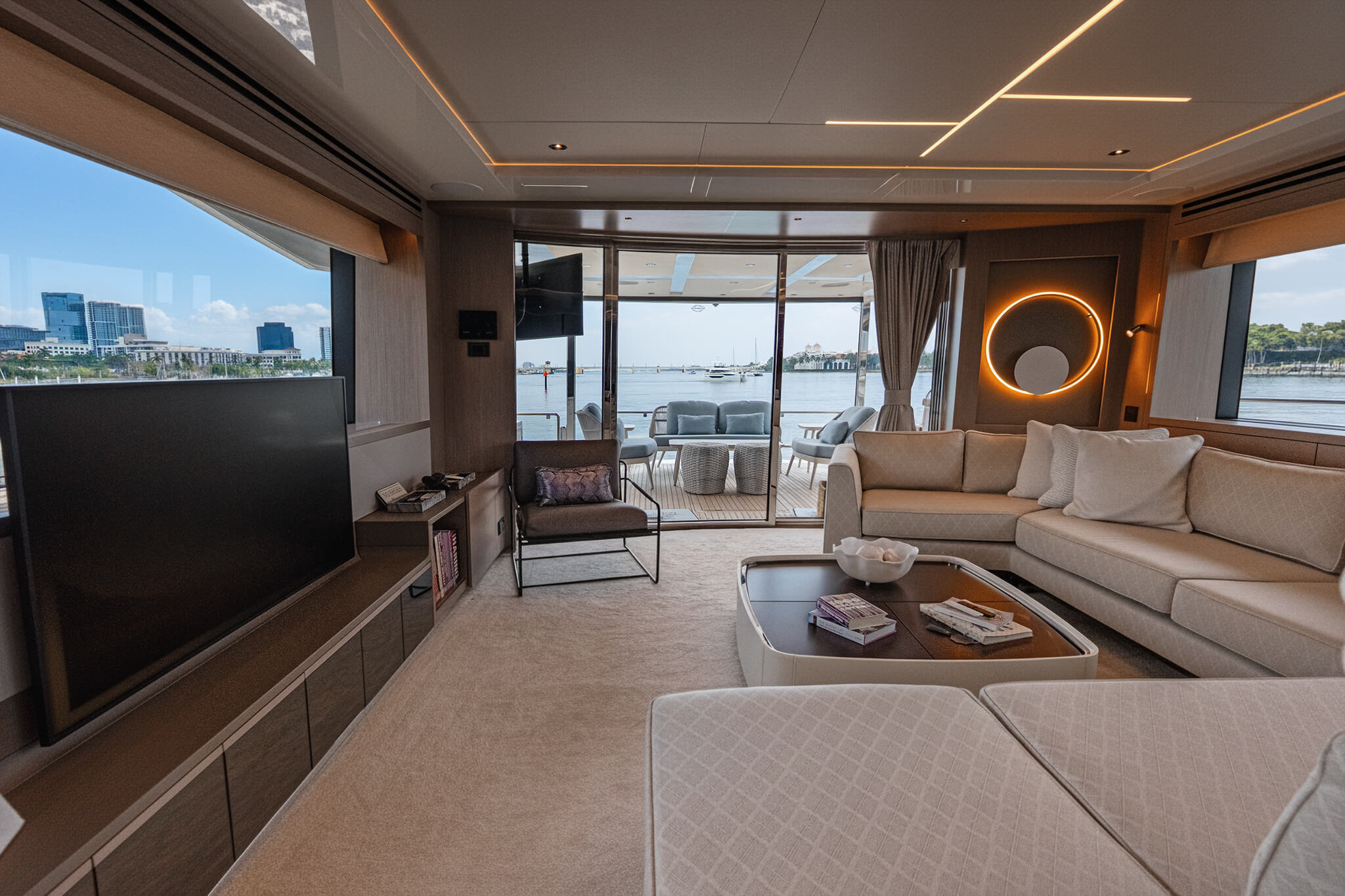 Yacht Photo 26