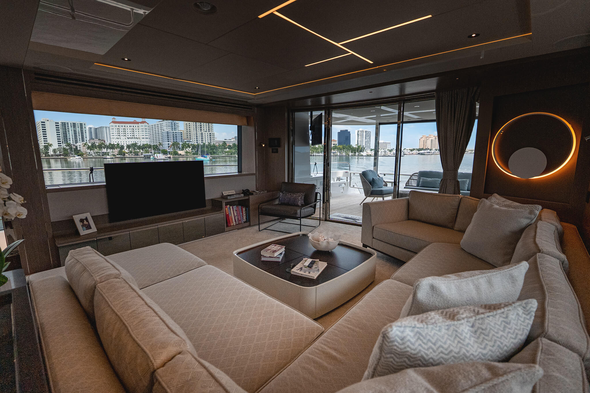 Yacht Photo 27