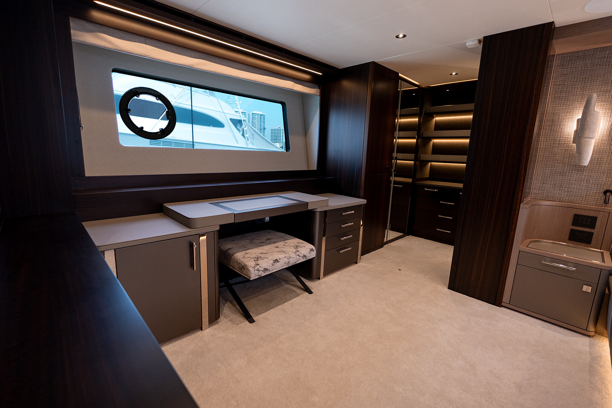 Yacht Photo 35