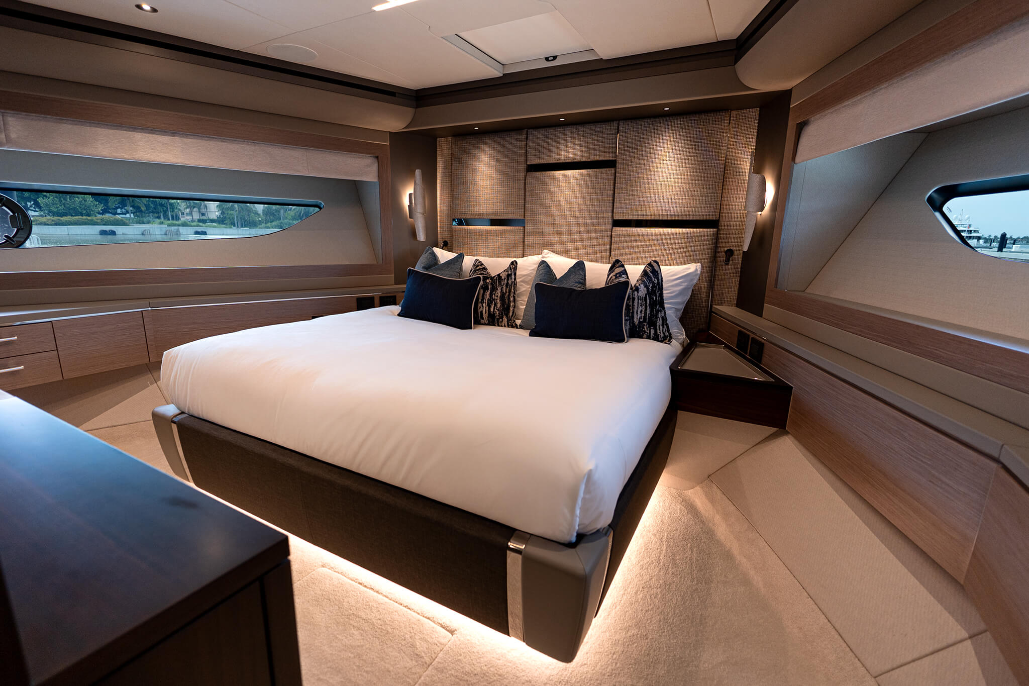 Yacht Photo 38