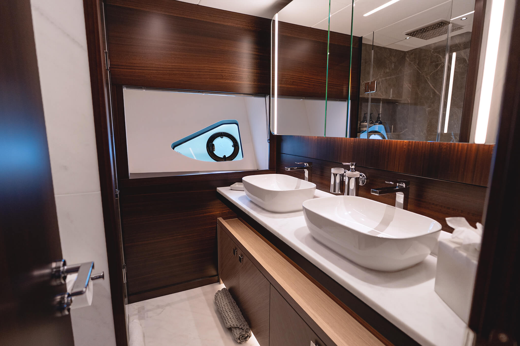 Yacht Photo 39