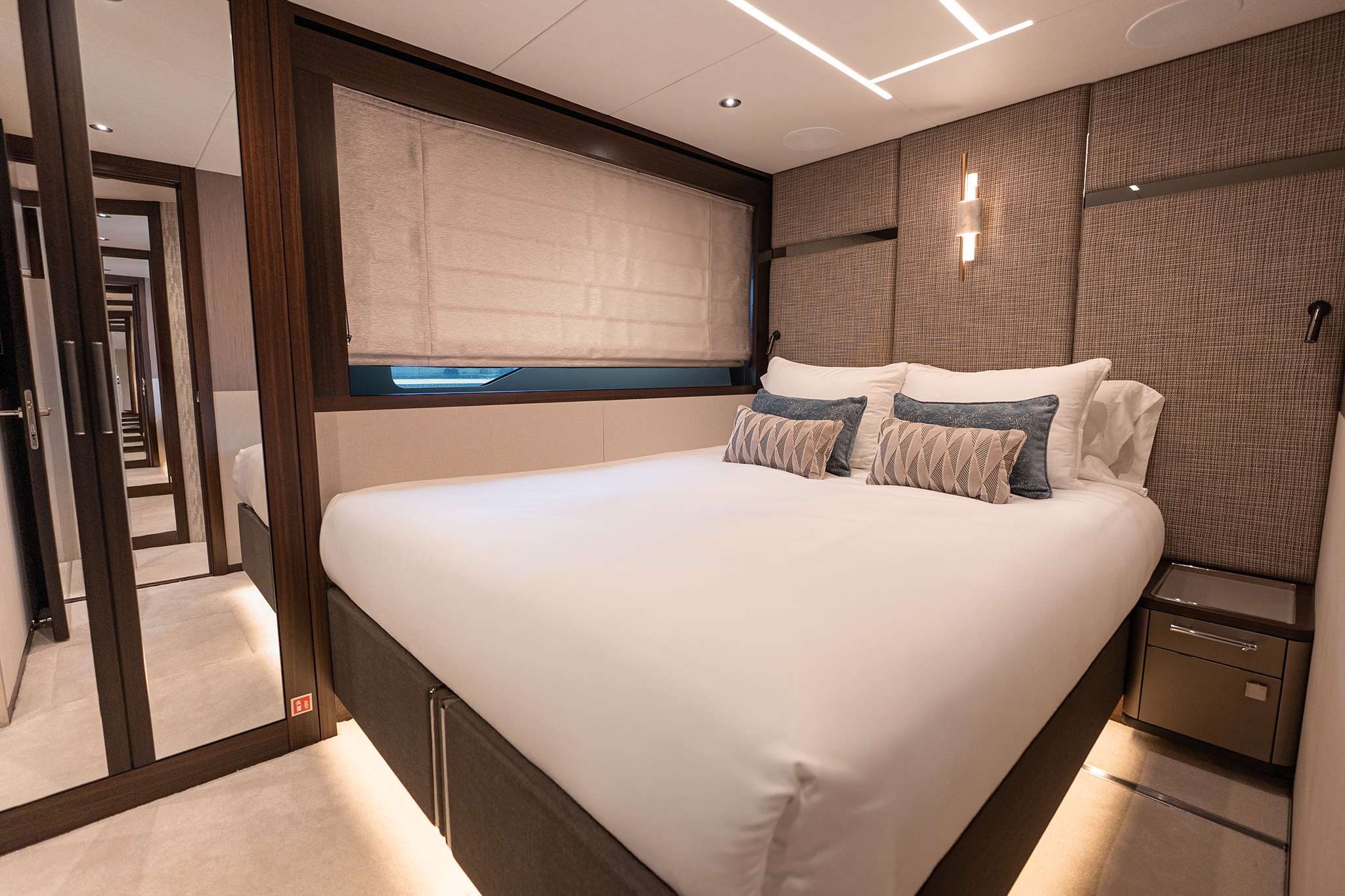 Yacht Photo 4