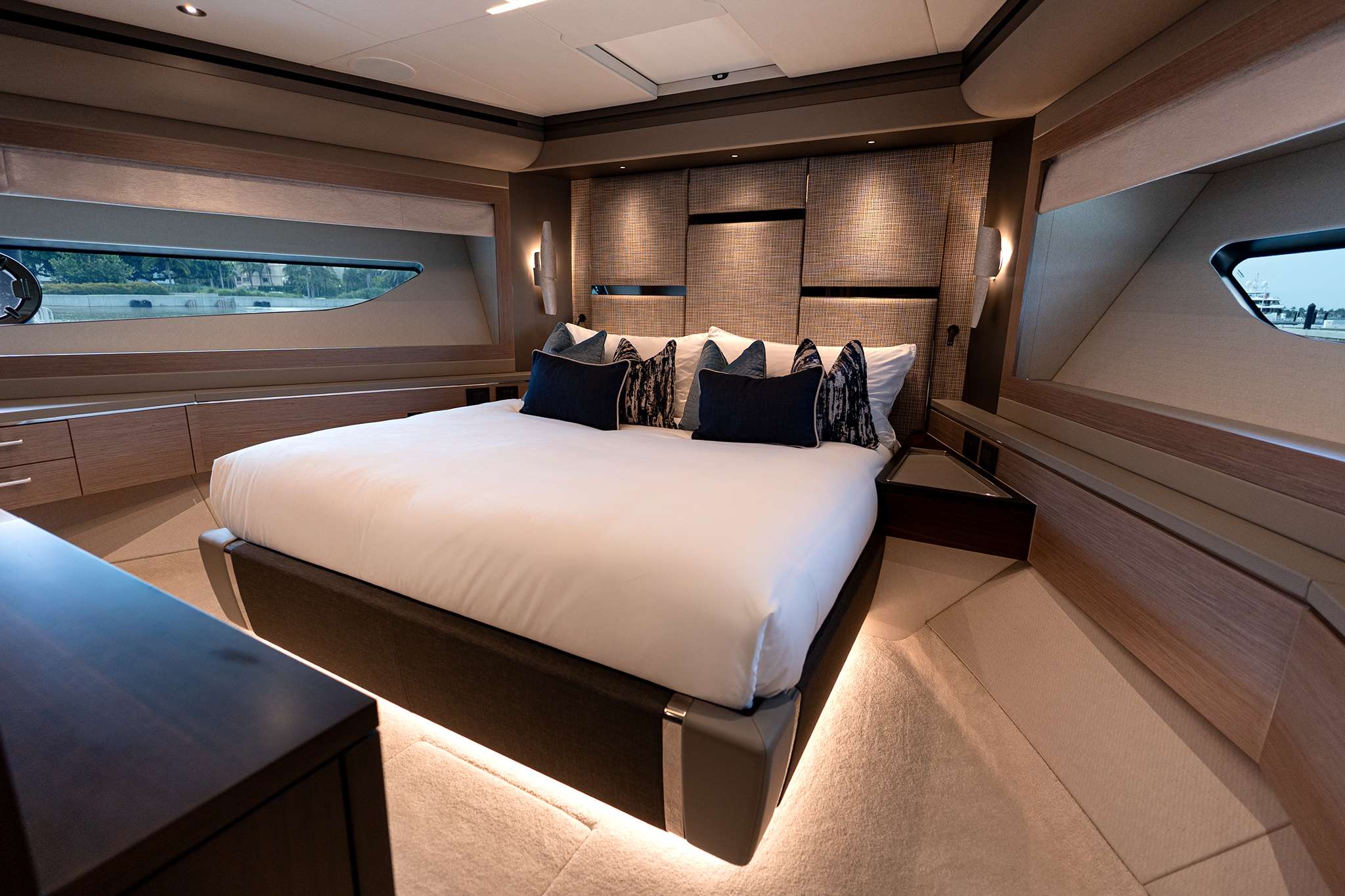 Yacht Photo 5