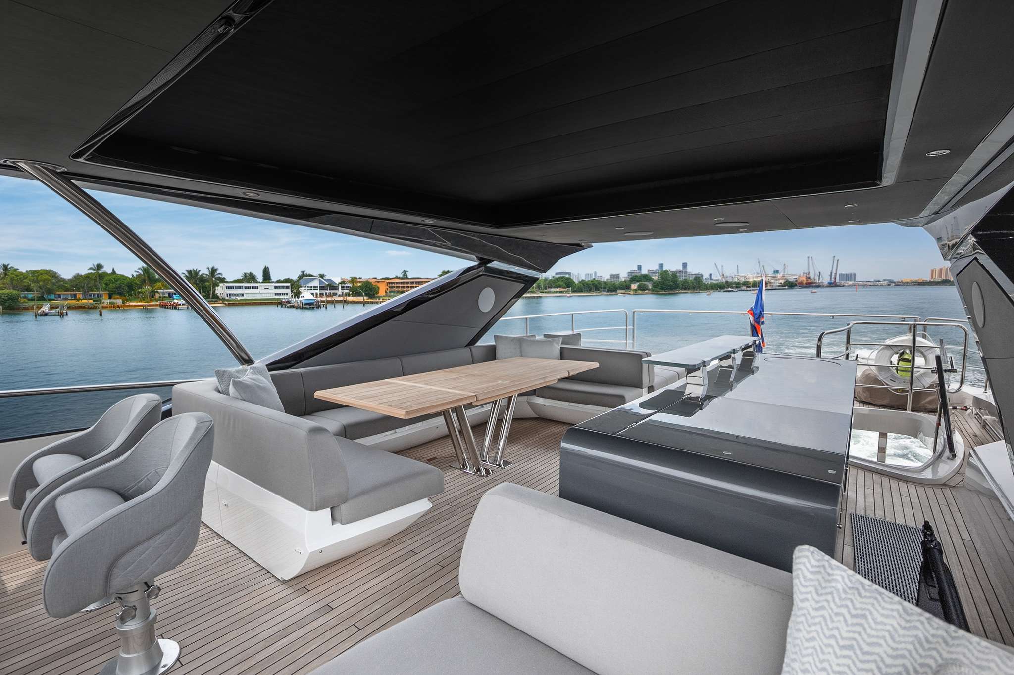 Yacht Photo 7