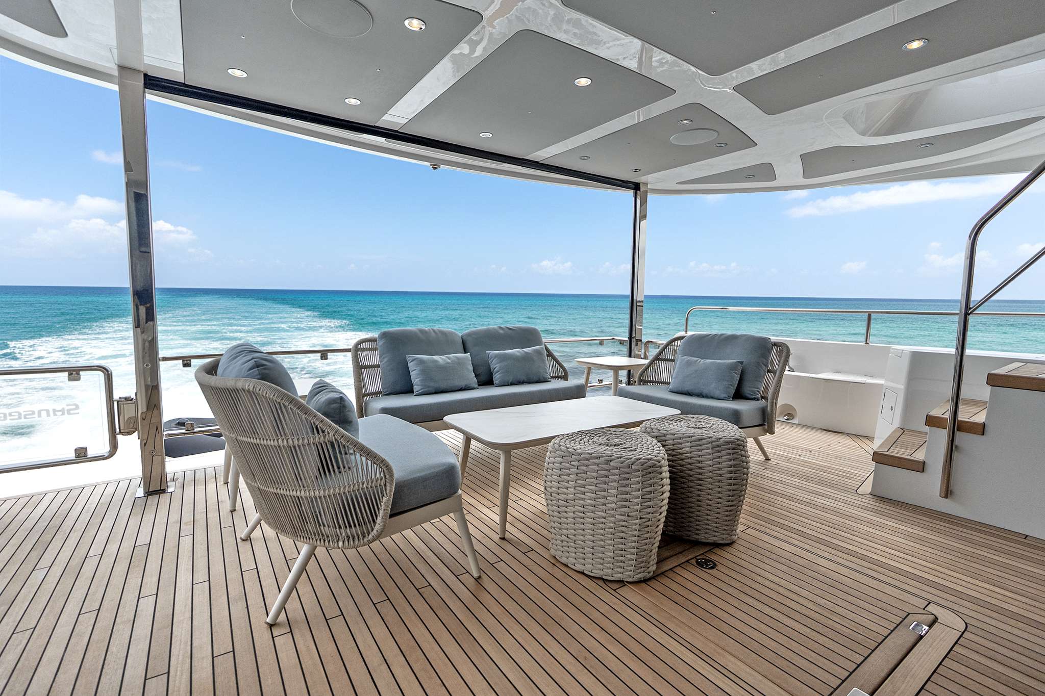 Yacht Photo 8