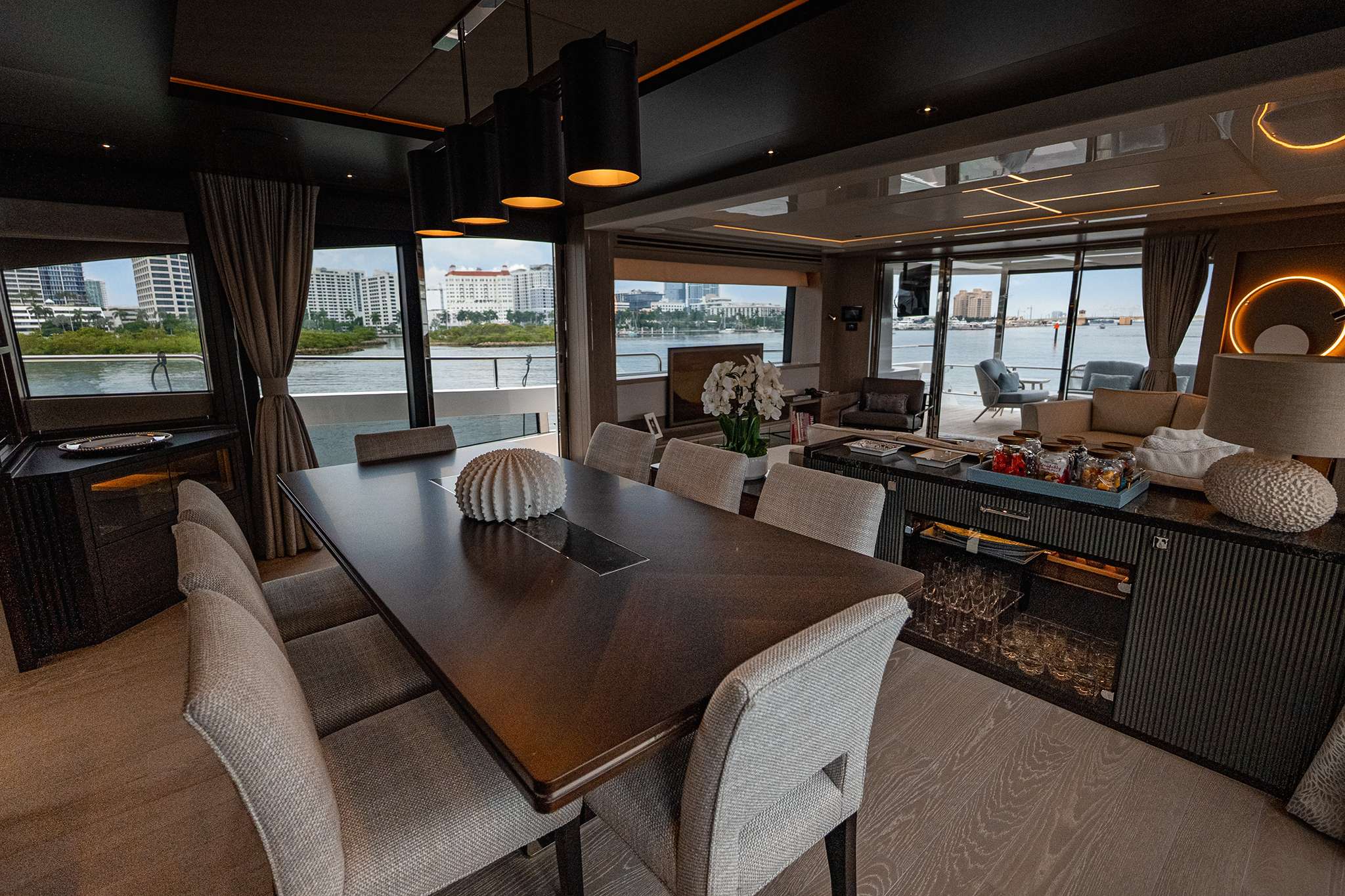 Yacht Photo 9