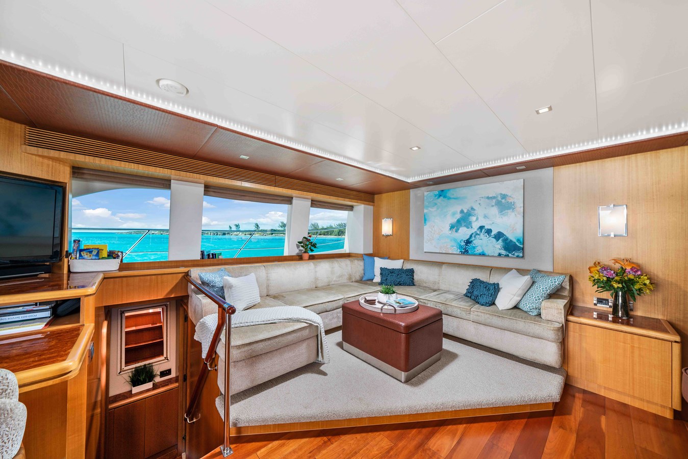Yacht Photo 8