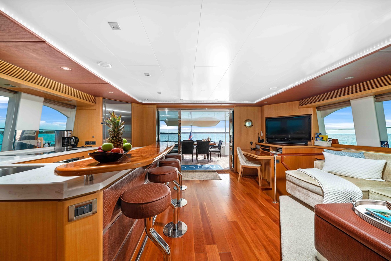 Yacht Photo 9