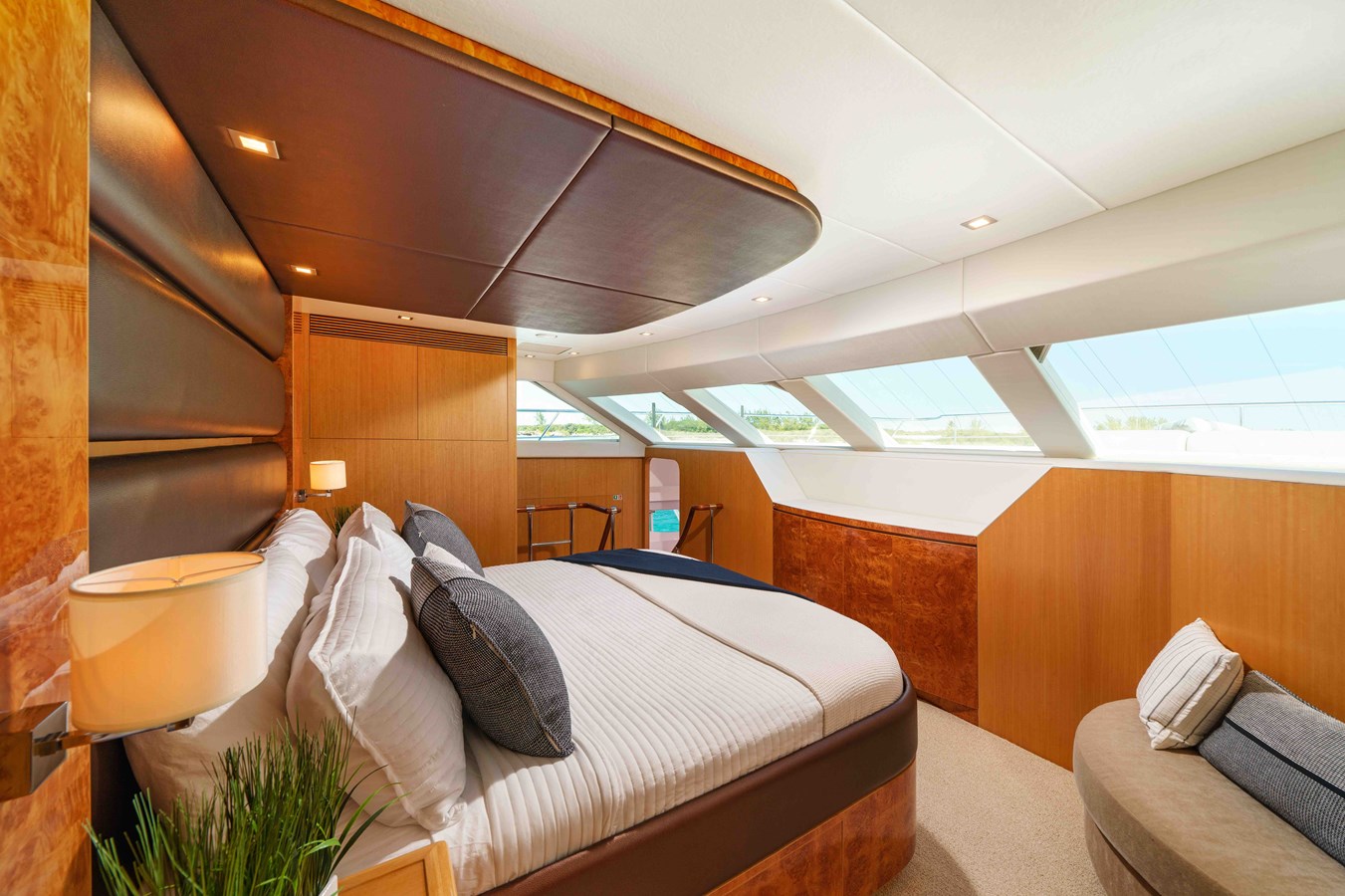 Yacht Photo 12