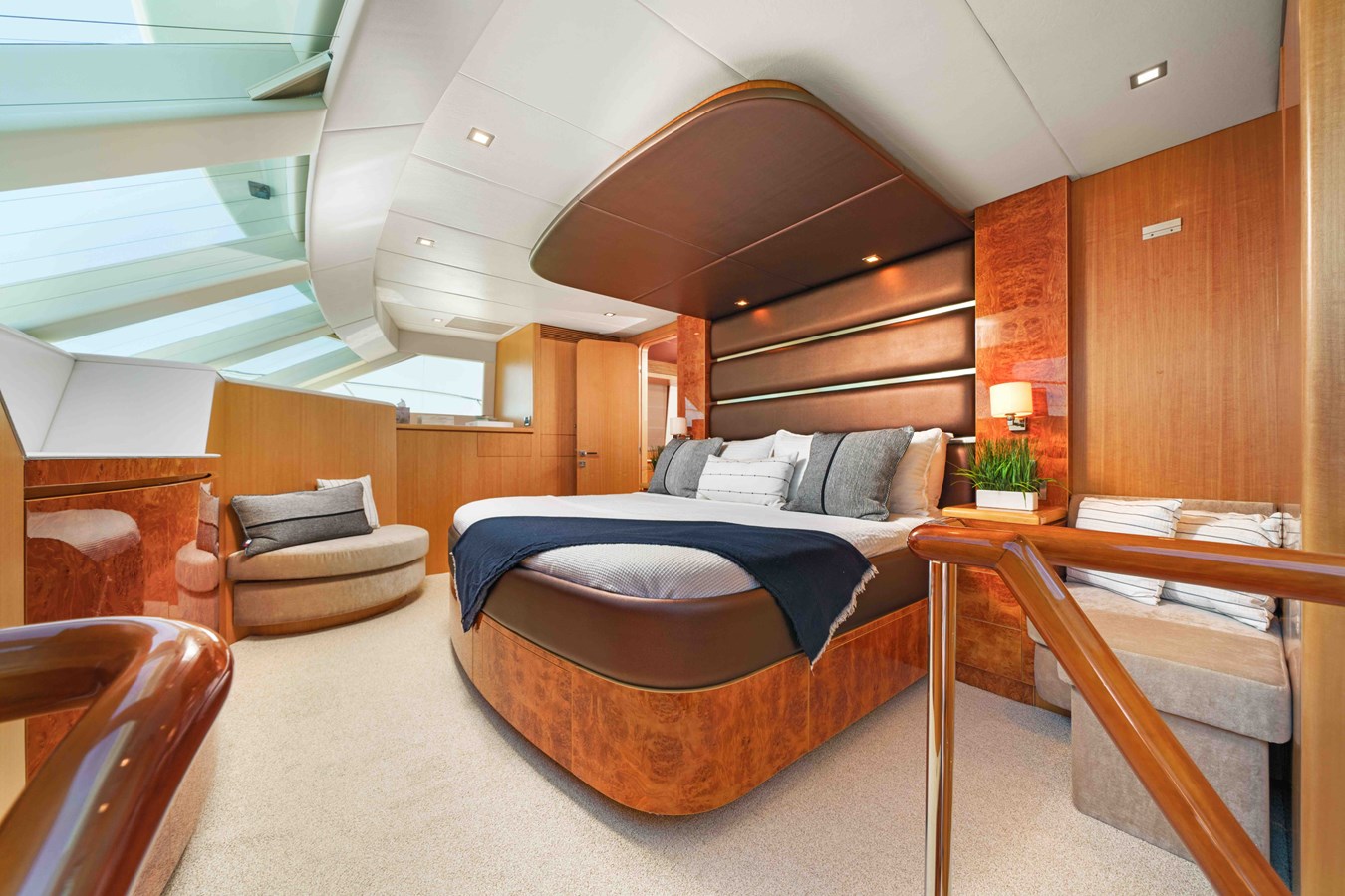 Yacht Photo 13