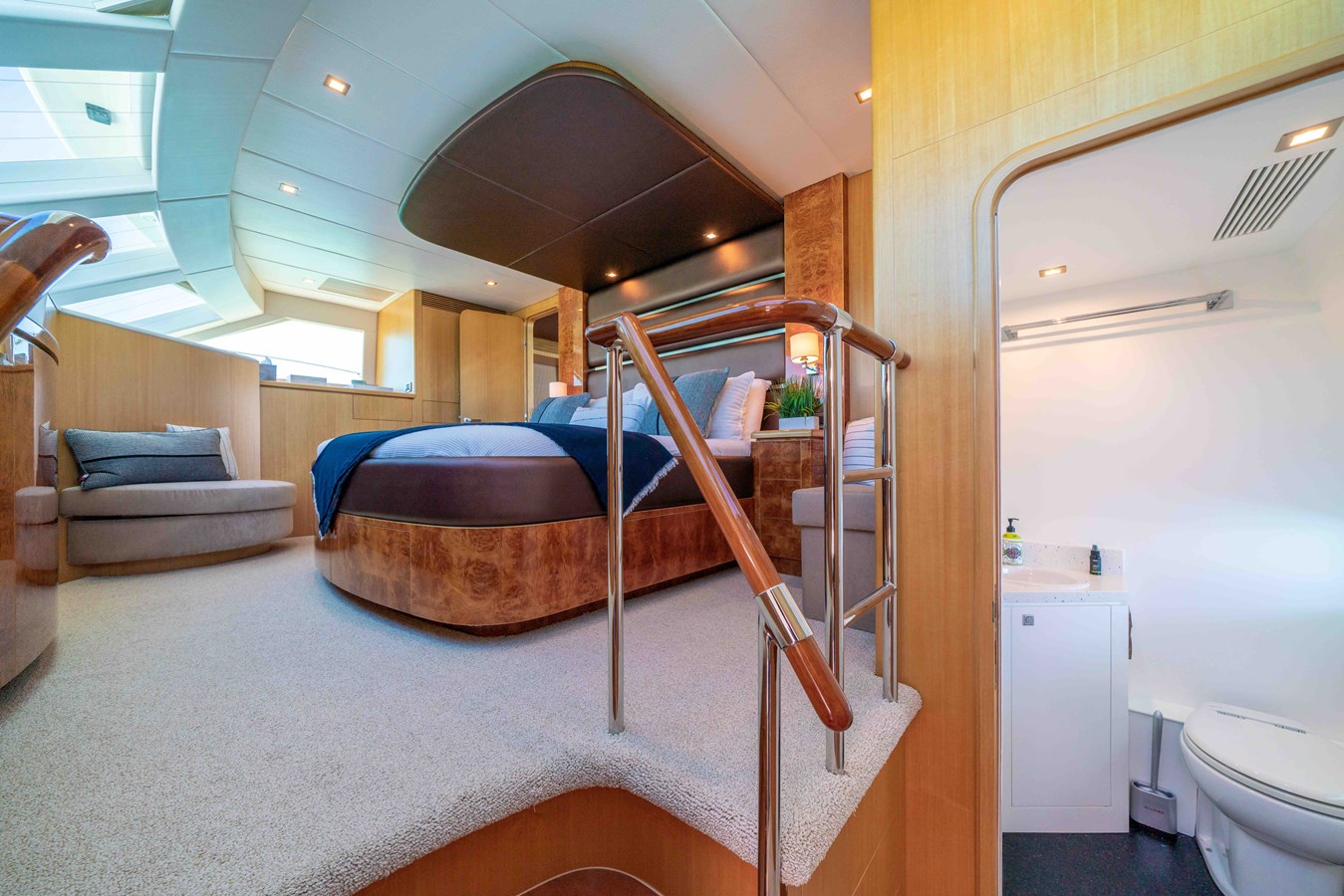 Yacht Photo 14
