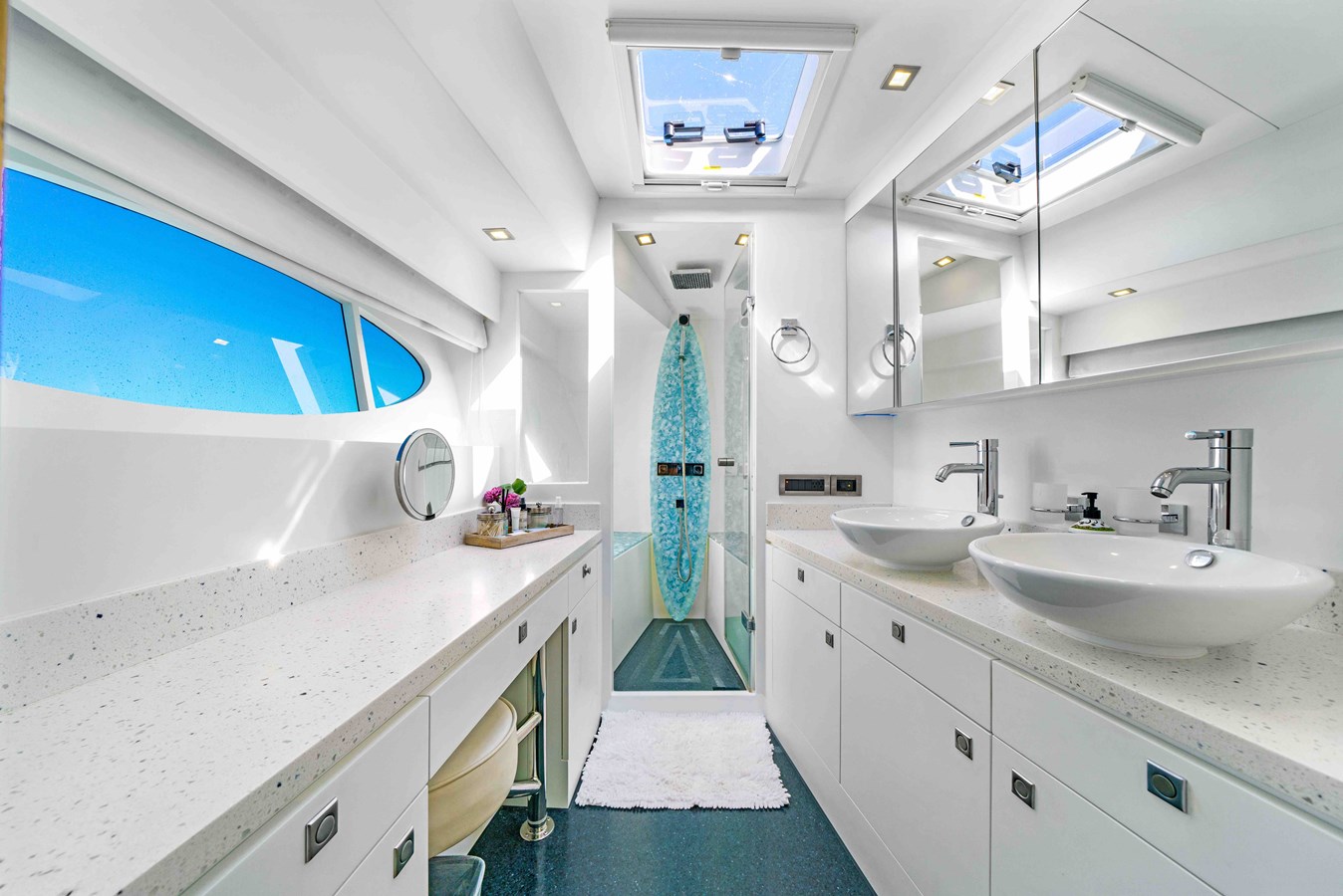 Yacht Photo 16