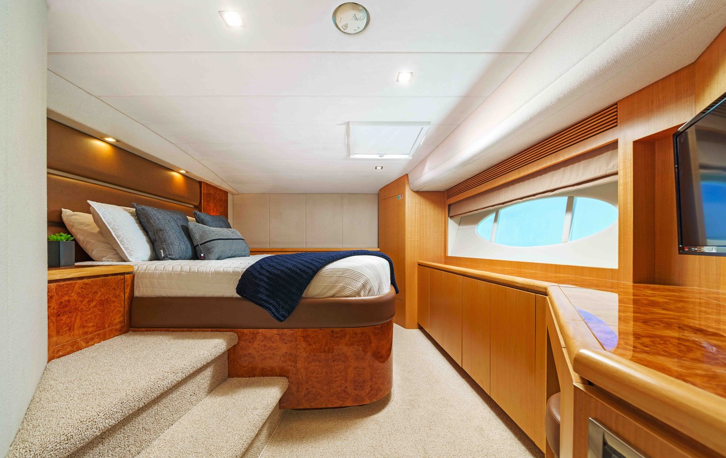 Yacht Photo 17