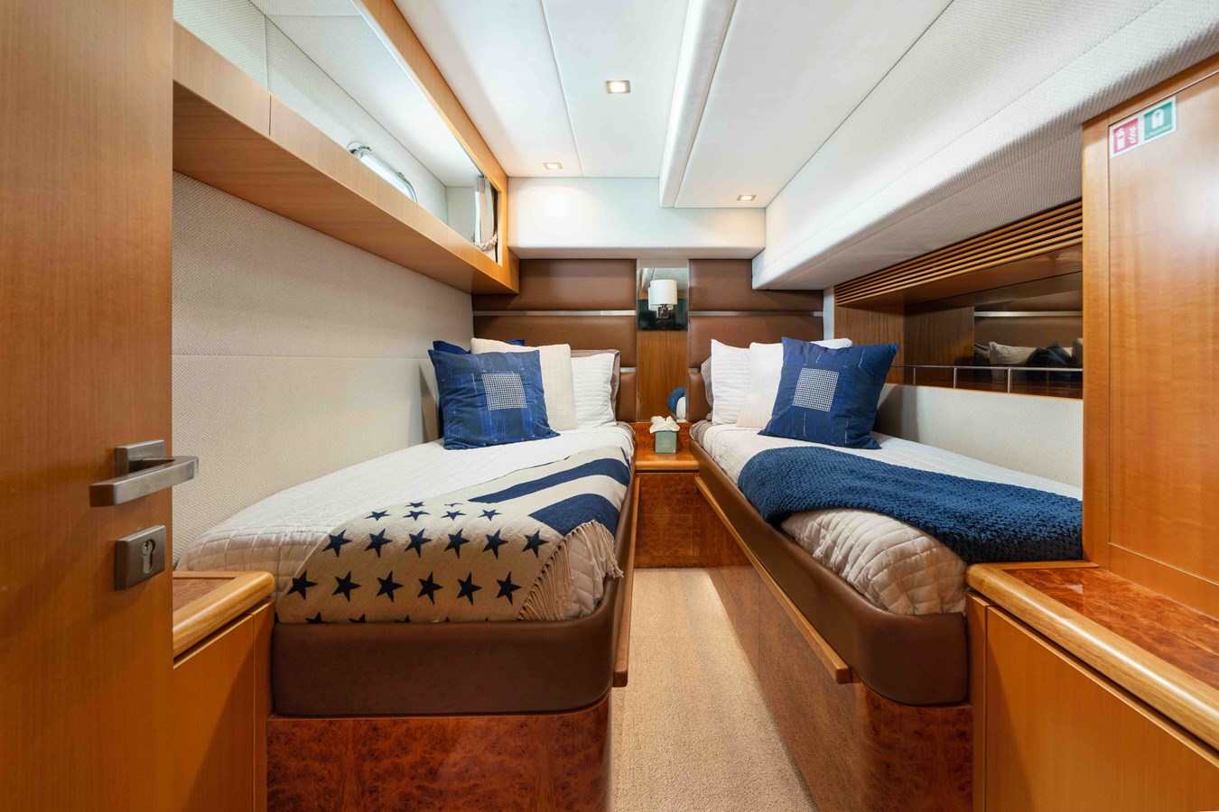 Yacht Photo 18