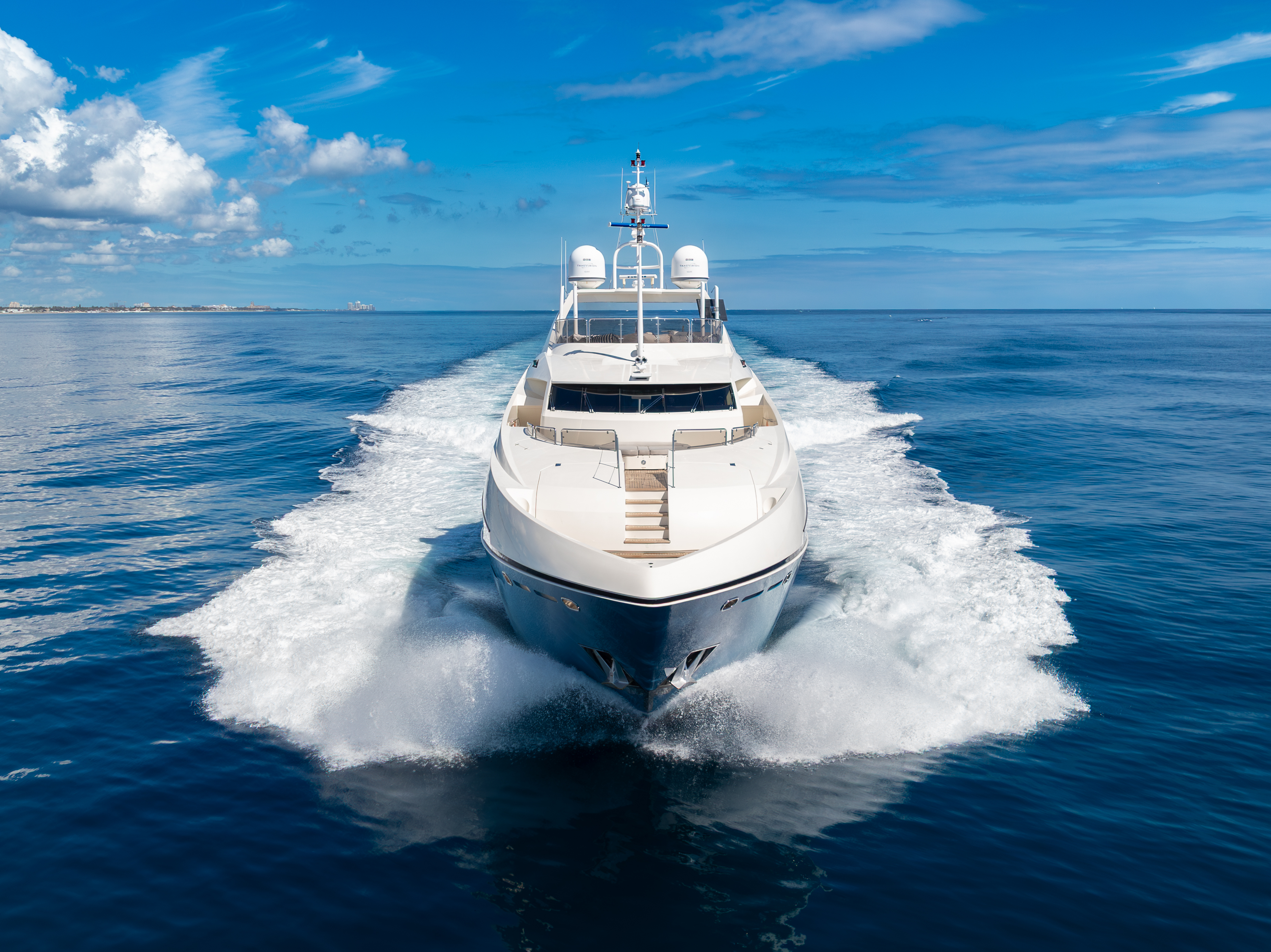 Yacht Photo 7