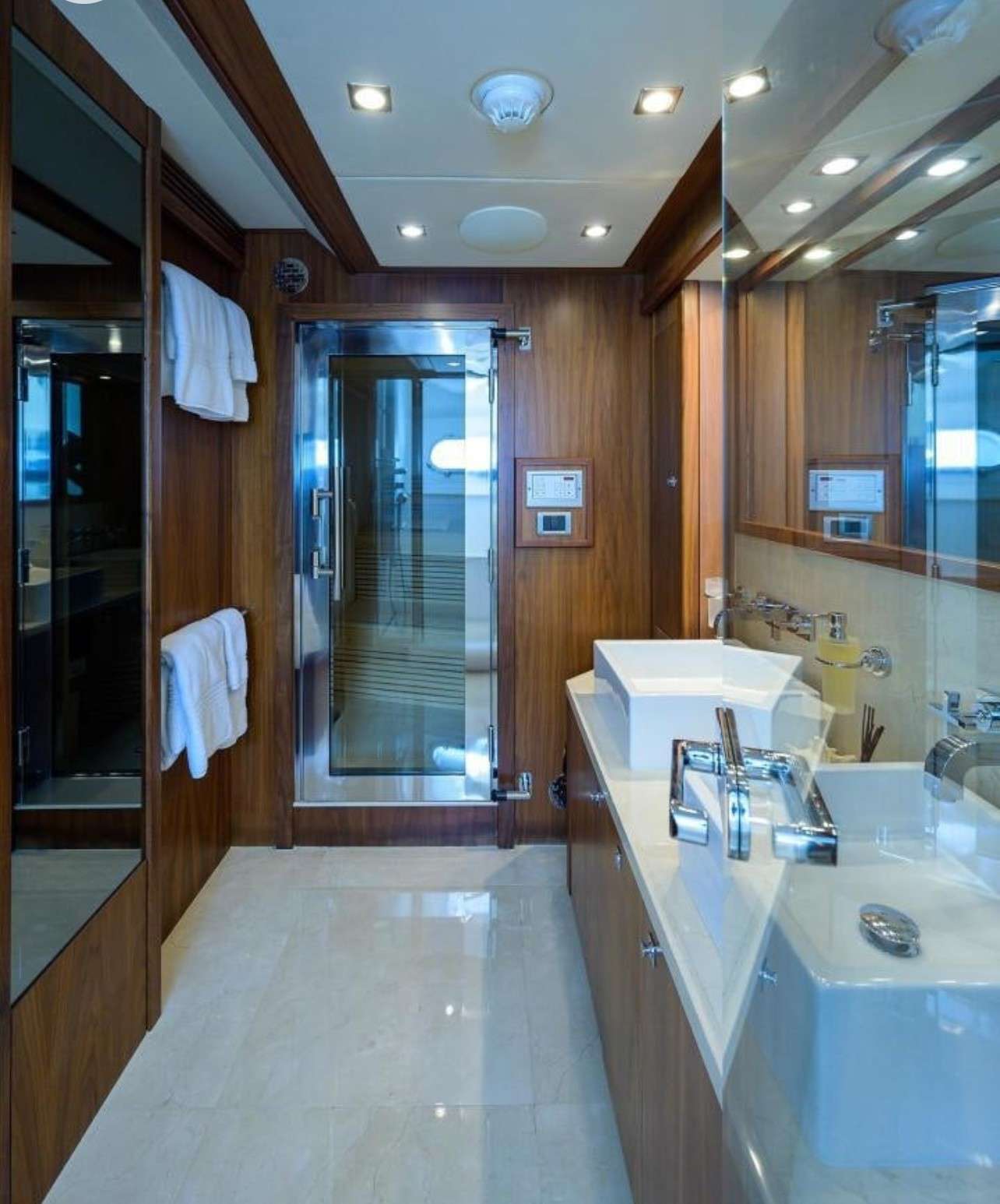 Yacht Photo 14