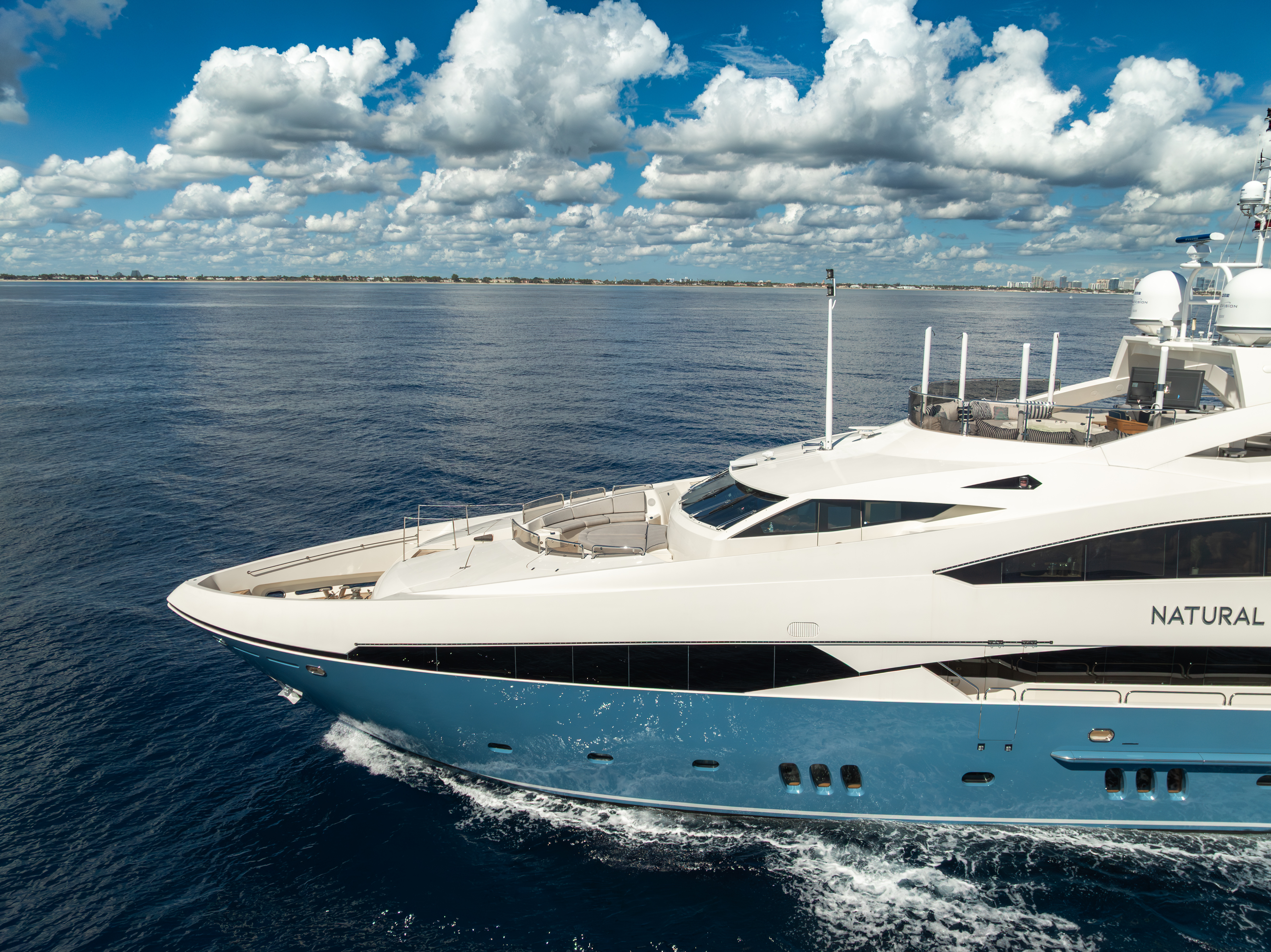 Yacht Photo 4