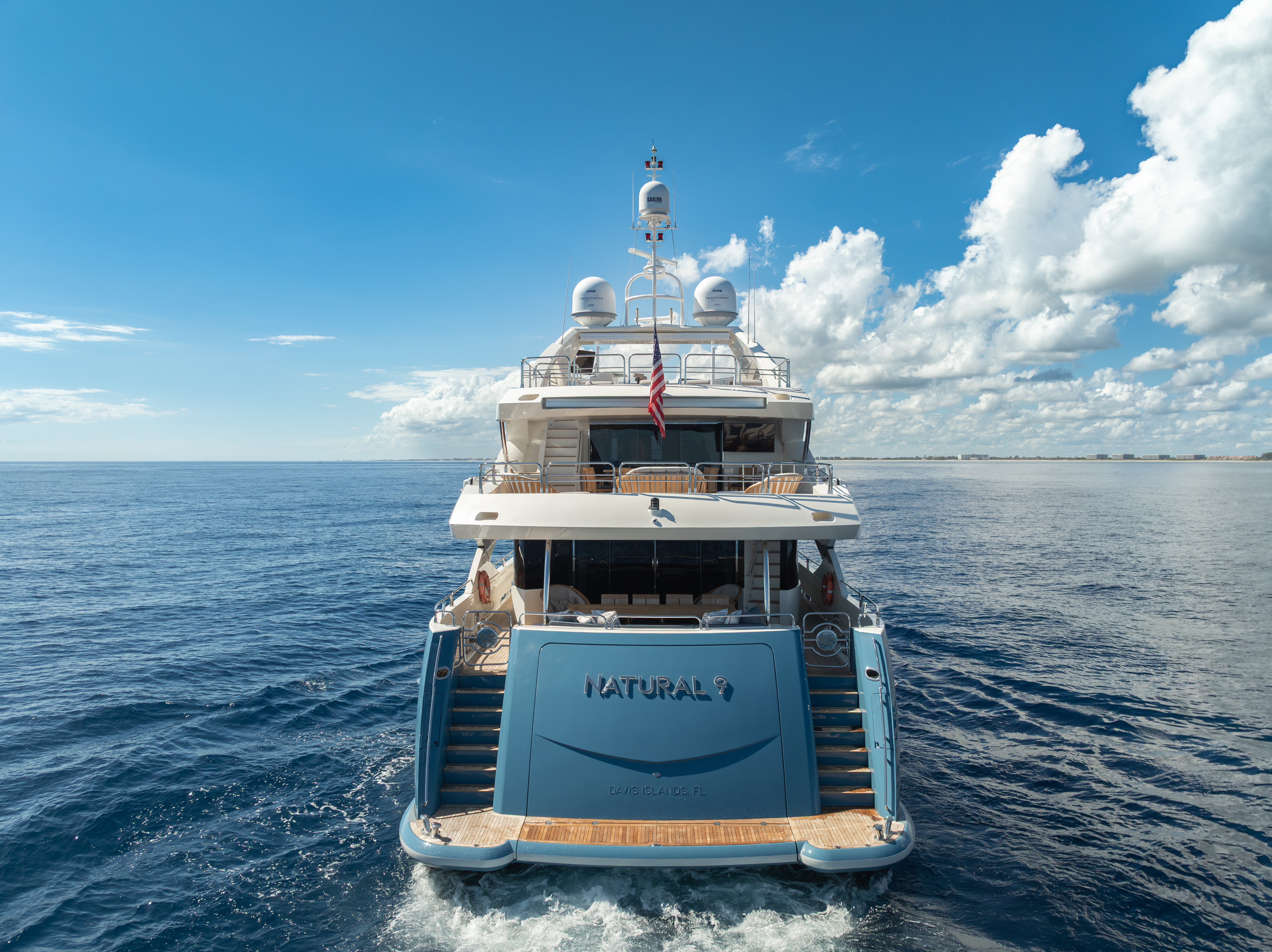Yacht Photo 6