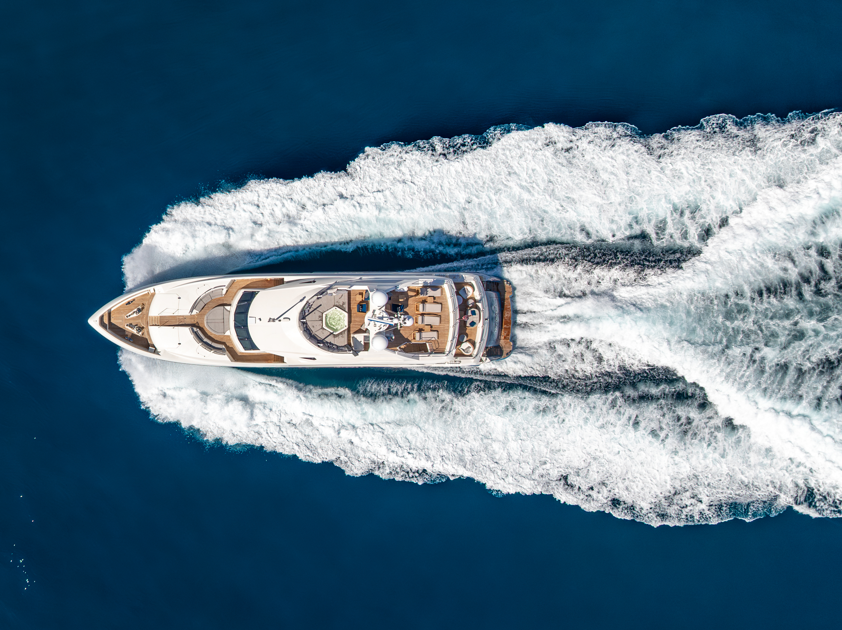 Yacht Photo 8