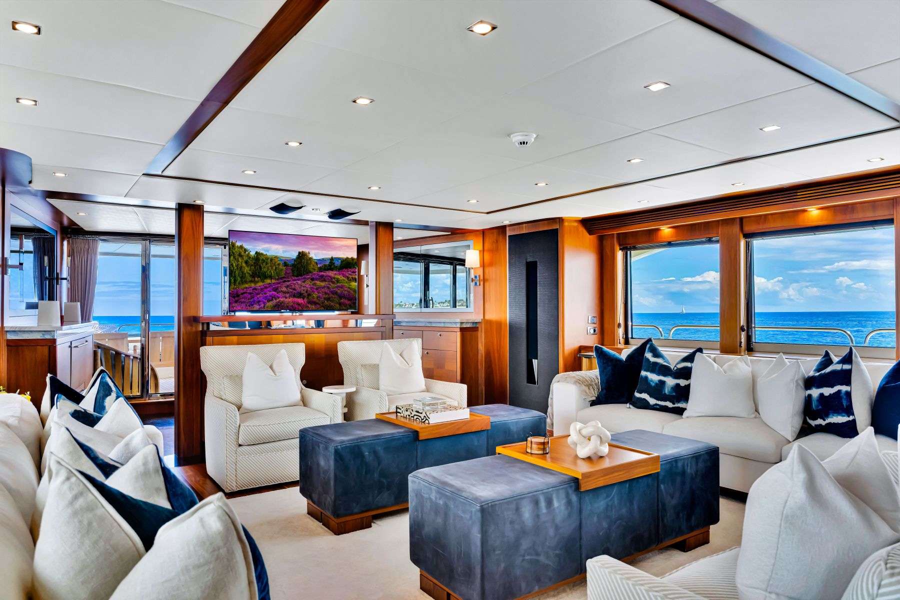 Yacht Photo 9