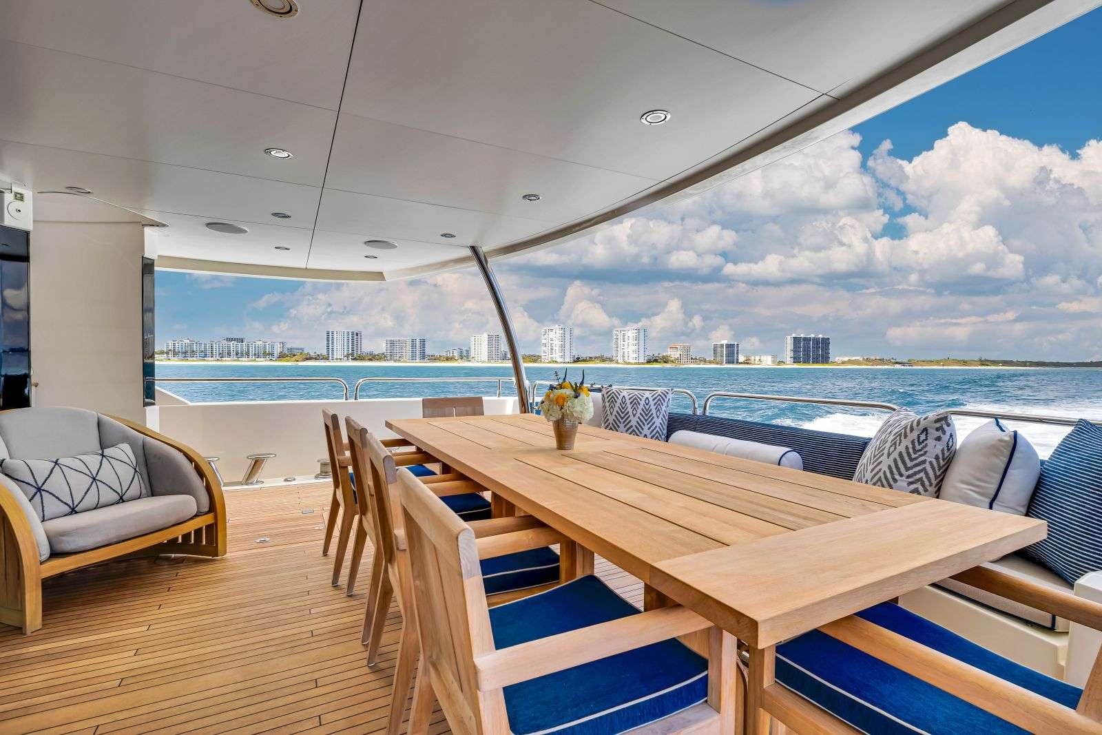 Yacht Photo 11