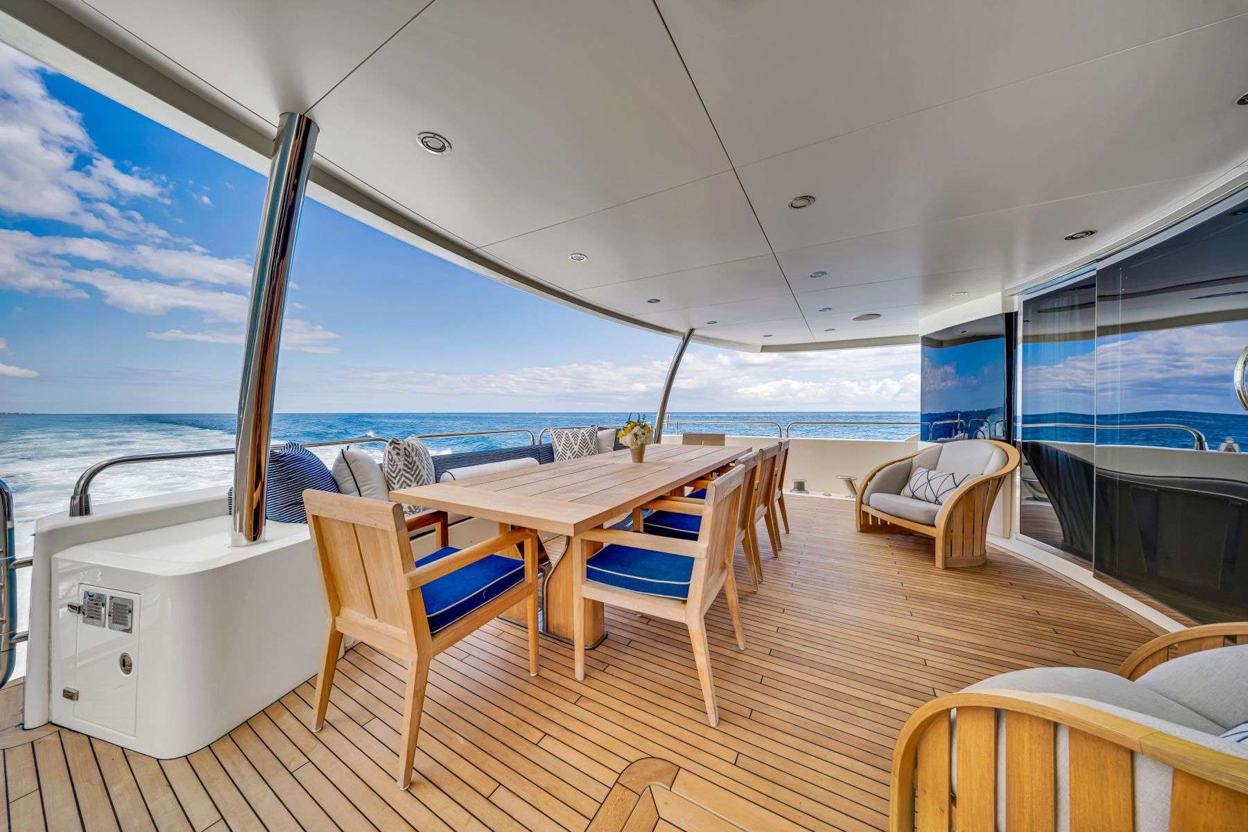 Yacht Photo 12