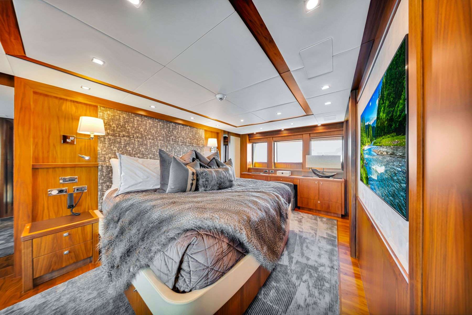 Yacht Photo 15