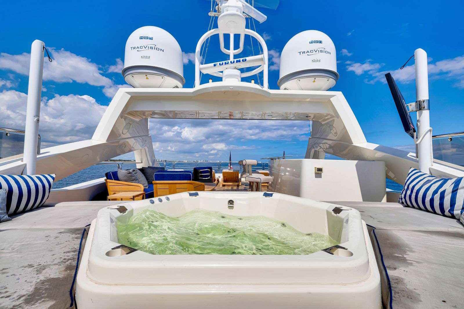 Yacht Photo 19