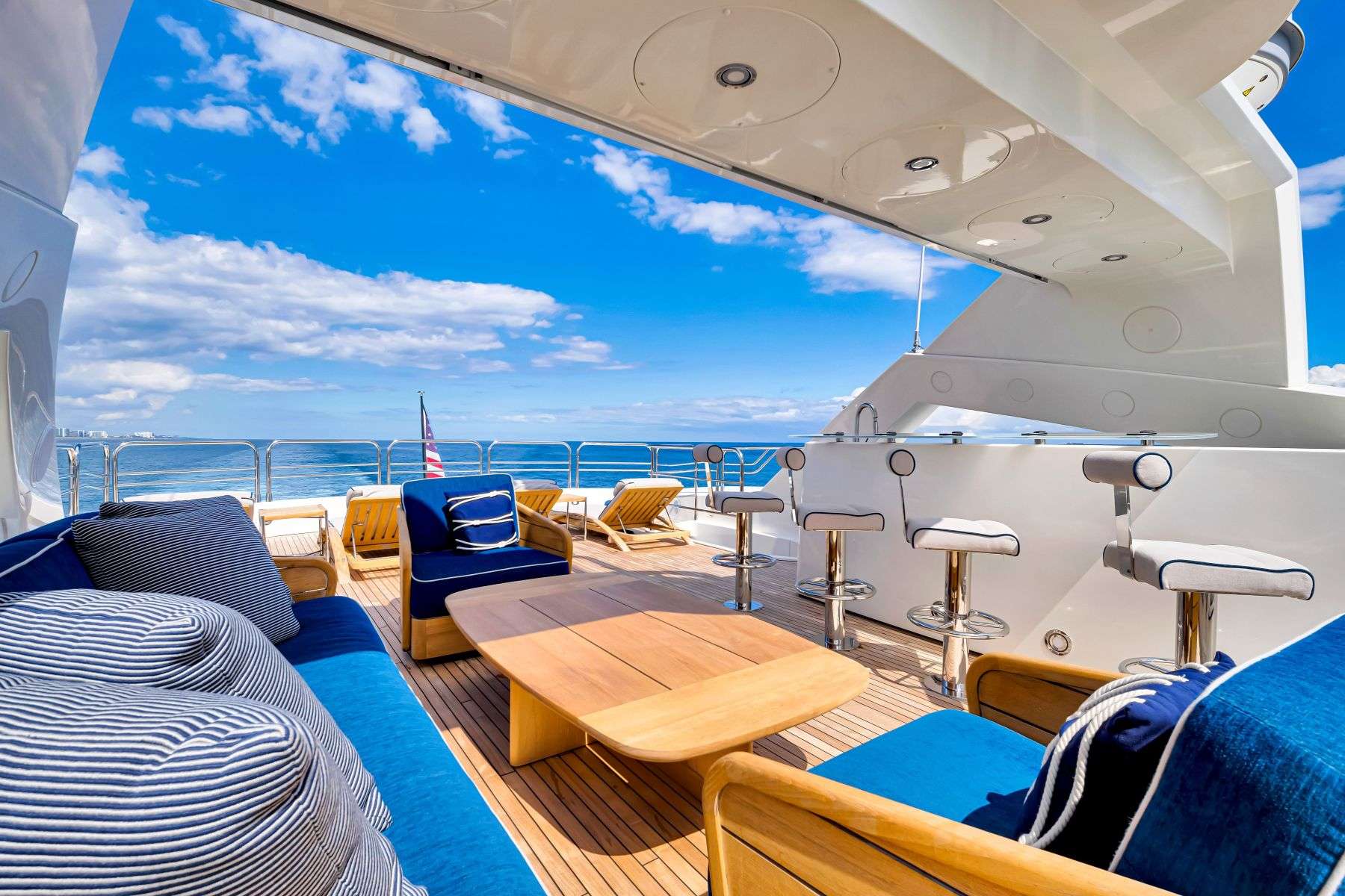 Yacht Photo 20