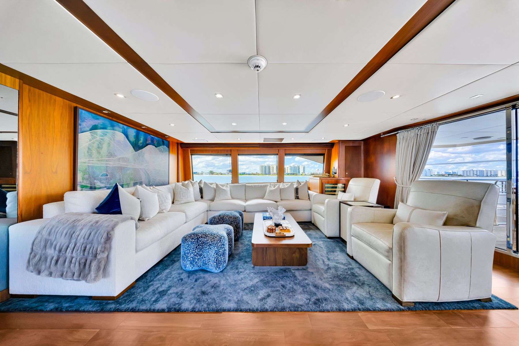 Yacht Photo 23