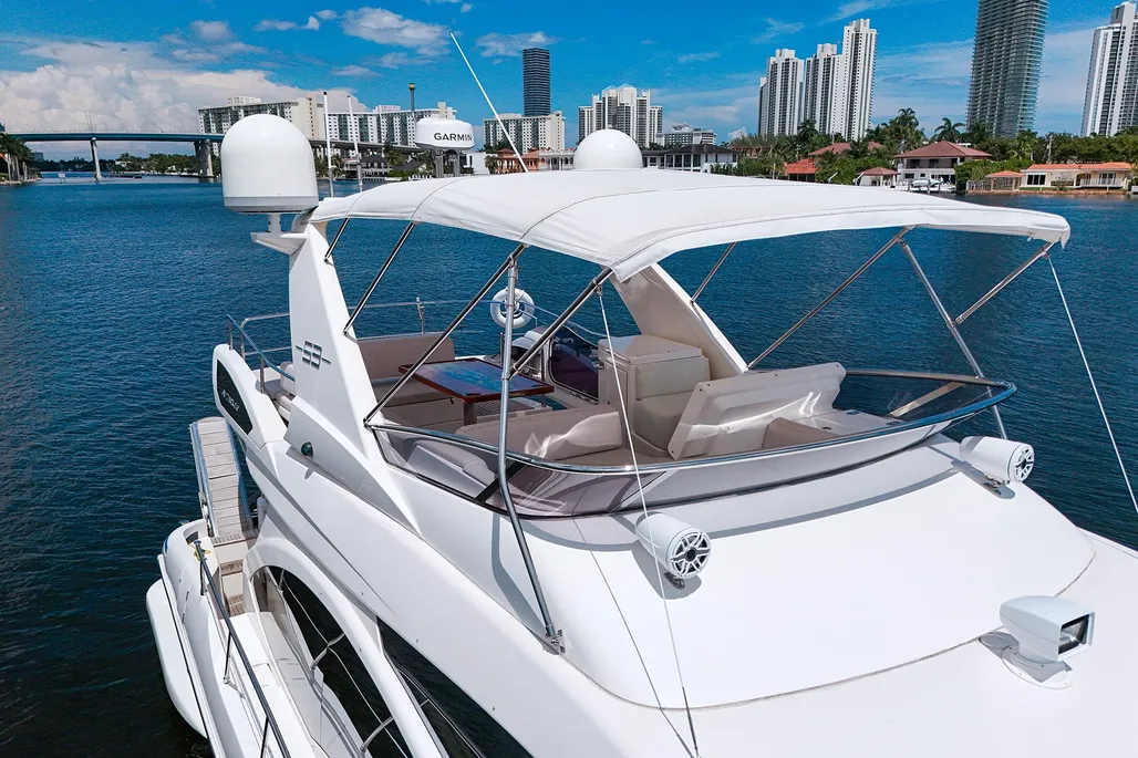Expansive Flybridge